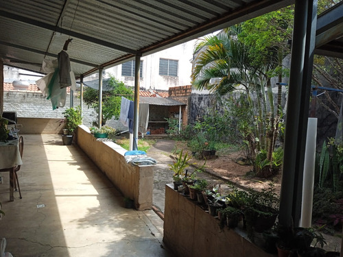 Casa Com Edícula, 3 Quartos E Dois Banheiros Totais, Em Jardim Santana, Terreno Grande