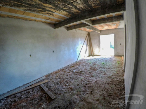 Imagem 9 de 20 de Sobrado No Bairro Tribess, Casa 02, Com 03 Dormitórios, Sendo 1 Suíte, Banheiro Social, Cozinha, Sala De Estar E Jantar, Lavabo, Área De Serviço, 02 Vagas De Garagem, Churrasqueira, Laje, Com Área Co