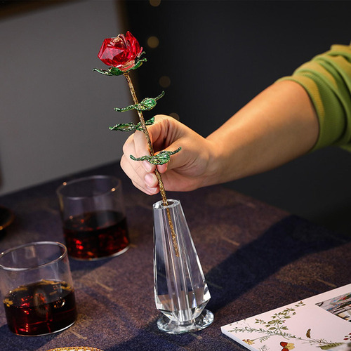 Flor De Rosa De Rosas De Rosa Encantadora Con Jarrón De Flor