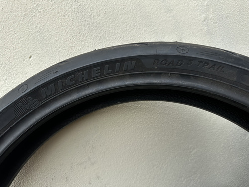 Pneu Dianteiro Bmw R1200 Gs 120/70-19 Michelin Road 5 Trail (Usado)