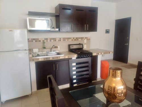 Estudio Amueblado En Renta $7,900 Pesos, Huayacan A 2 Cuadras De Ave Kabah