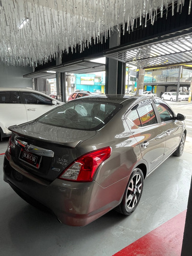 Nissan Versa 1.6 16v Sl Unique Aut. 4p