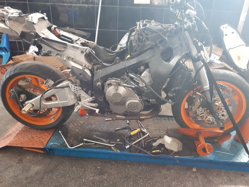 Imagem 3 de 3 de Honda Cbr 600 Rr