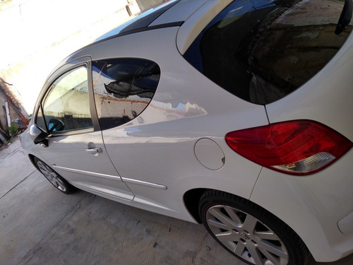 Peugeot 207 2013 1.4 Sedan Active Hdi 70cv