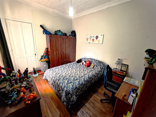 Casa En Venta De 3 Dorm. En Comuna De Santiago