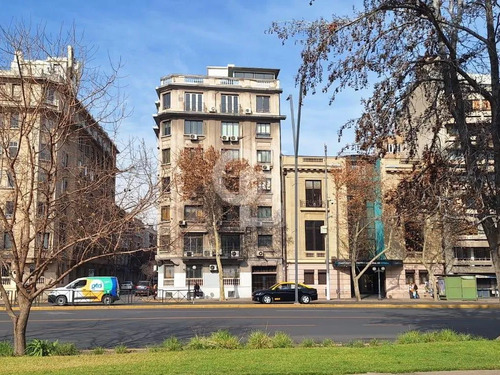 Oficina En Edificio Clásico Con Excelente Ubicación.cbg