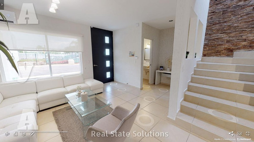 Casa En Venta Incluye 4 Paneles Solares, 3 Recamaras, 2 Niveles, Av. Petempich, Playa Del Carmen