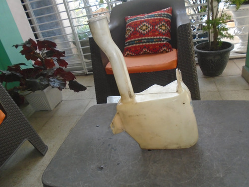 Vendo Tanque De Wiper De Mitsubishi Galant, # Mr274050, 2001