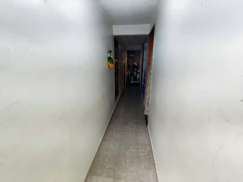 Oportunidad De Inversión, Casa Con 5 Departamentos En Ciudad Lago, Nezahualcóyotl