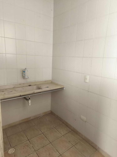 Galpão Comercial Aprox 200m2 Com 2 Banho, Copa, Escritório