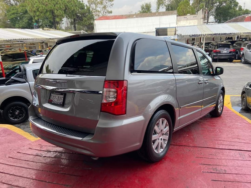 Imagen 3 de 9 de Chrysler Town & Country 3.6 Li At