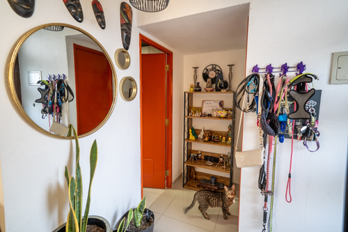 Casa Remodelada De Tres Pisos Y 4 Dormitorios En Condominio