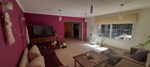 Casa En Venta Barrio La Hosteria Lujan. Pileta, Quincho Cerrado, Parrilla, Orno De Barro, Asador Y Un Hermoso Jardín.