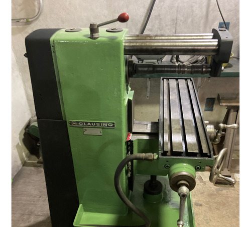 Fresadora Horizontal Americana Clausing Modelo 8540 (Usado)
