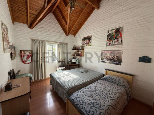 Venta Casa 4 Dormitorios El Palomar 290 M2 Lote 600m2 Piscina Quincho