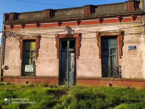 Imagen 4 de 4 de Vendo Casona A Reciclar Con Opción Para Hacer 3 Apartamentos Y 1 Casa, Muy Buena Construcción
