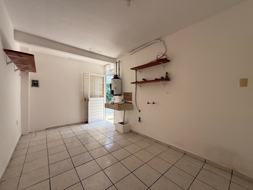 Casa En Venta En Boca Del Río, Veracruz Col. Graciano Sánchez Romo, De 4 Recamaras Y 4 Baños. A 5min Del Centro De Boca Del Rio, Plaza El Dorado Y Playas De Boca Del Rio.