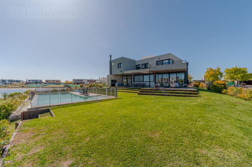 Casa Con Excelente Diseño En Barrio Marinas Puertos Del Lago