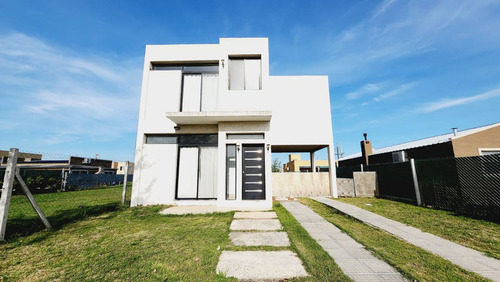 Casa 4 Ambientes Venta Barrio Cerrado Laguna Azul
