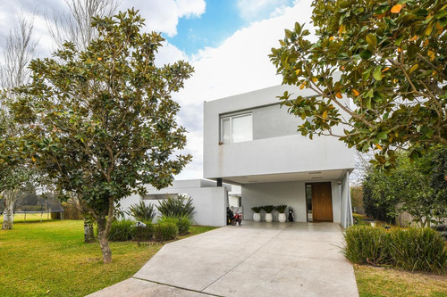 Imagen 3 de 30 de Casa De 5 Dormitorios En Venta Los Alamos Club De Campo Pileta Quincho Amenitis