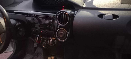 Imagen 6 de 18 de Toyota Etios 2015 1.5 Sedan Xls