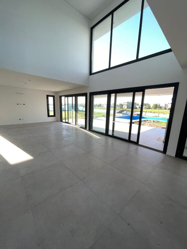 Casa En Venta De 4 Dormitorios A Estrenar En San Lucas