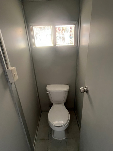 Baños Sanitarios Mixtos Para Hombres Y Mujeres Con Clima