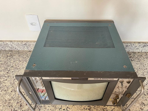 Monitor De Tubo Tektronix Modelo 652a (Usado)