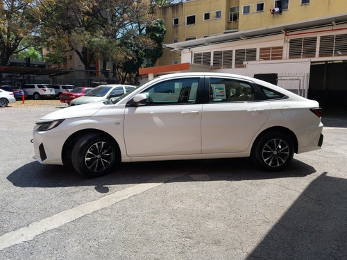 Imagen 4 de 17 de Toyota Yaris Dubai 2023