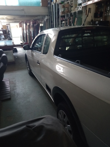 Imagen 2 de 15 de Volkswagen Saveiro 2014 1.6 Gp Ce 101cv Pack Electr.+seg.