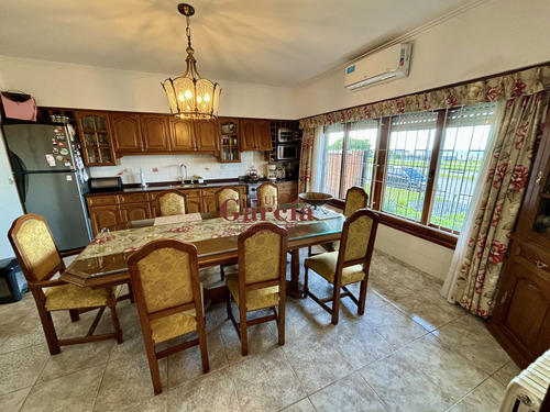 Importante Chalet Frente Al Mar!!