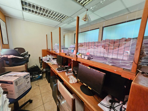 Tejada Arriendo Comercial 12oficinas+3baños+6estacionamiento