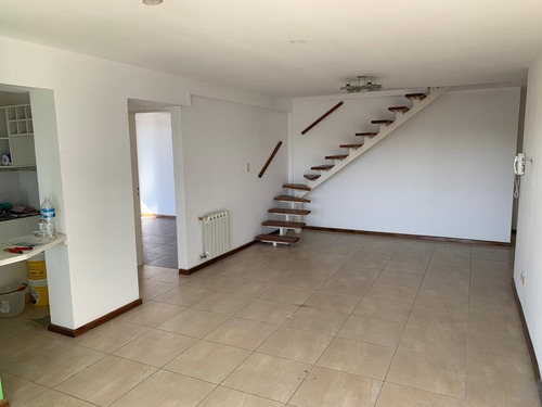 Imagen 10 de 30 de Venta Departamento En Dúplex . 3dorm. Excelente Ubicación. Barrio Gral Paz