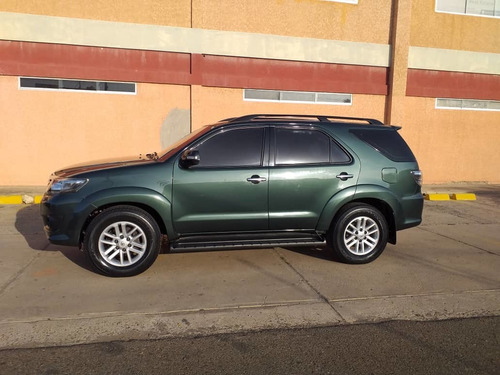 Imagen 2 de 14 de Toyota Fortuner 4x4