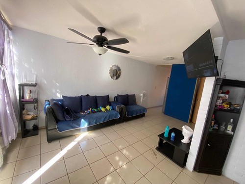 Se Vende Cass En Avenida Principal De Arboledas Cd Bajío