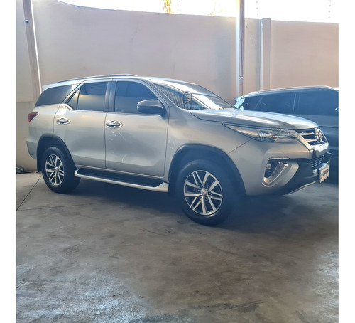 Toyota Hilux SW4 2.8 SRX 4X4 7 LUGARES 16V TURBO INTERCOOLER DIESEL 4P AUTOMÁTICO