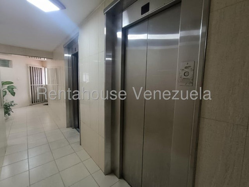 Amplio Apartamento En Venta Urb San Isidro, Maracay 25-13106 Hc