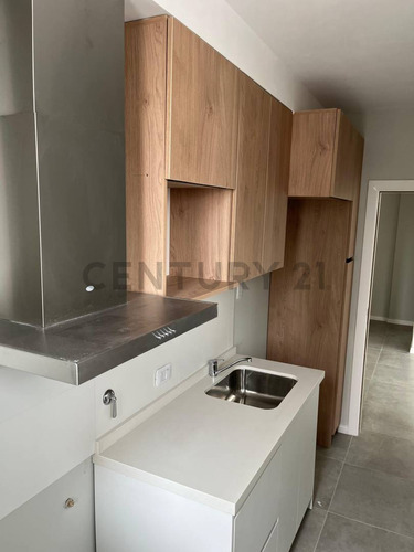 Venta De Departamento En Boulevard, Excelente Vista. Con Cochera
