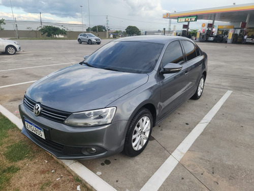 Volkswagen Jetta 2.0 Comfortline Flex 4p Automática