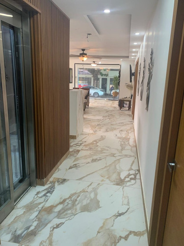 Venta, Edificio De 7 Niveles Ubicado En Gazcue, Santo Domingo