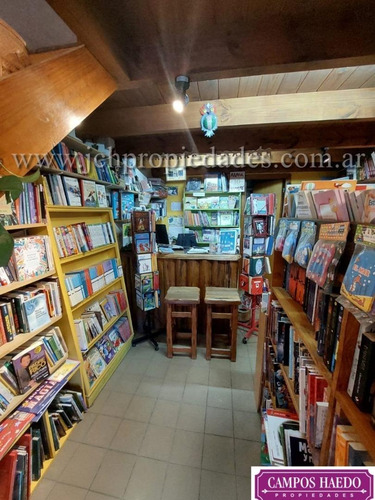 Imagen 5 de 10 de Local Con Fondo De Comercio Libreria - Villa La Angostura