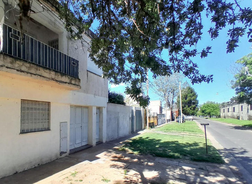 Casa Venta A Reciclar Pb Mas Dos Pisos Zona Sur Rosario