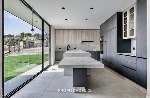 Casa En Condominio En Arriendo En Lo Barnechea