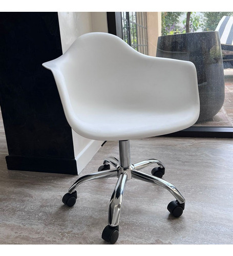 Sillon Silla Oficina Garden Life Eames Giratorio Con Ruedas Color Negro