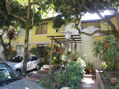 Casa En Venta En Medellín - Loma De Los Bernal