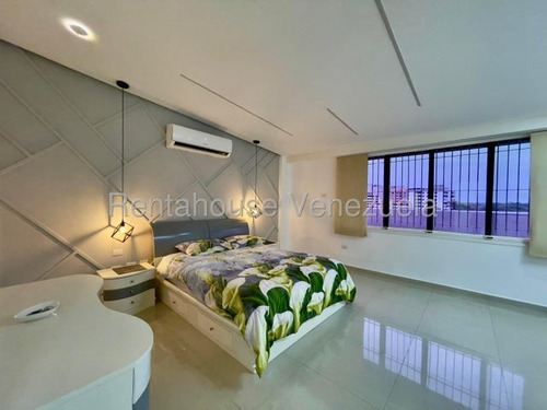 Hermoso Penthouse En Alquiler Ubicado En Urb. San Jacinto #25-23970 Rm