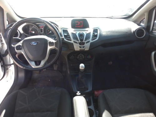 Ford Fiesta Kinetic Design 1.6 Design Titanium 2013