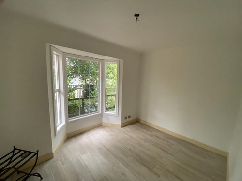 Casa De 3 Pisos De 350 M2, 6d 4b, Altos Del Cruces, Valdivia