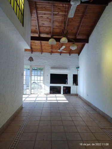 Casa Amplia, Exelente Estado Gral. (con Dto Opcional)