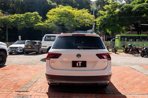 Volkswagen Tiguan TSI Comfortline 1.4T At 4x2